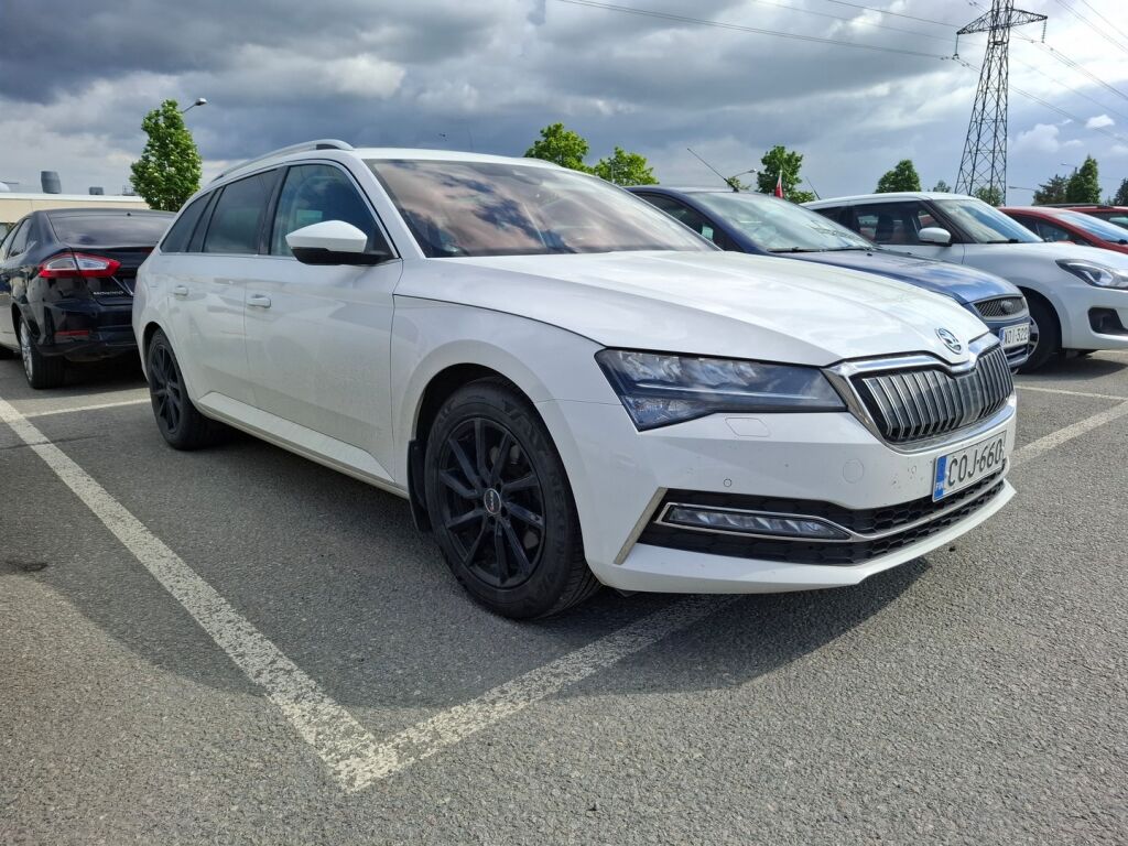 Skoda Superb 2020 Valkoinen