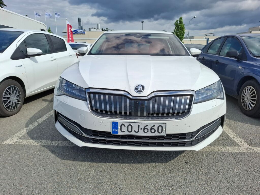 Skoda Superb 2020 Valkoinen