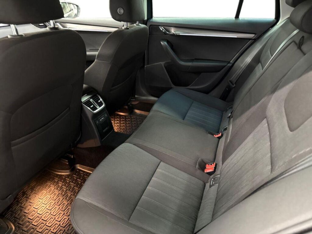 Skoda Octavia 2020 Harmaa