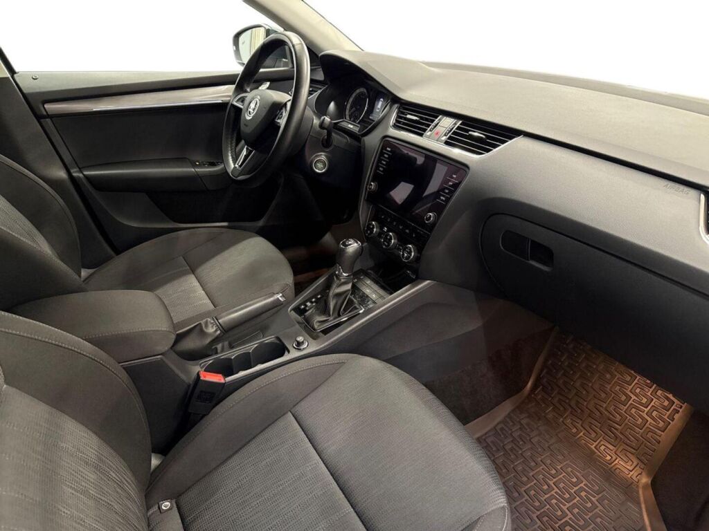 Skoda Octavia 2020 Harmaa