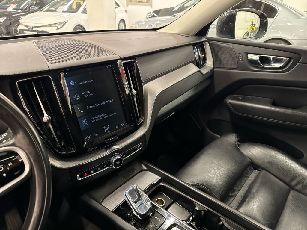 Volvo XC60 2020 Musta