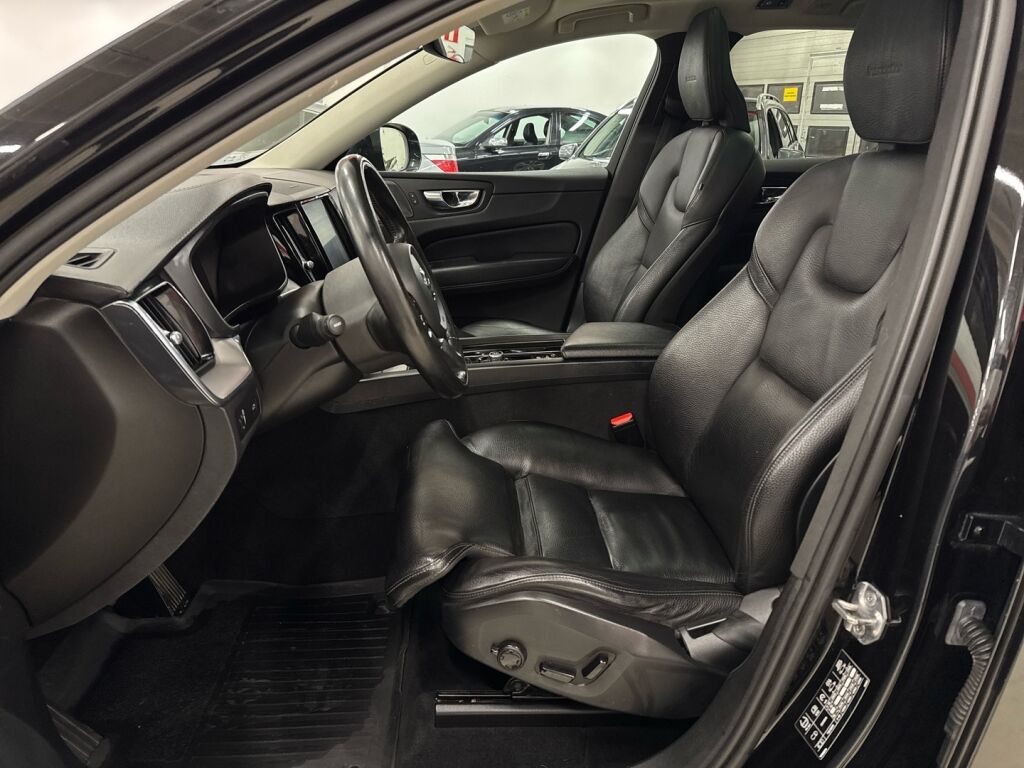 Volvo XC60 2020 Musta