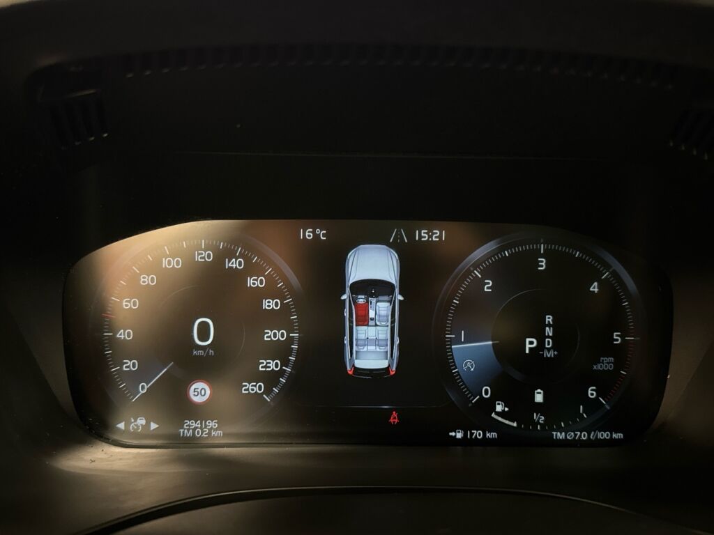 Volvo XC60 2020 Musta