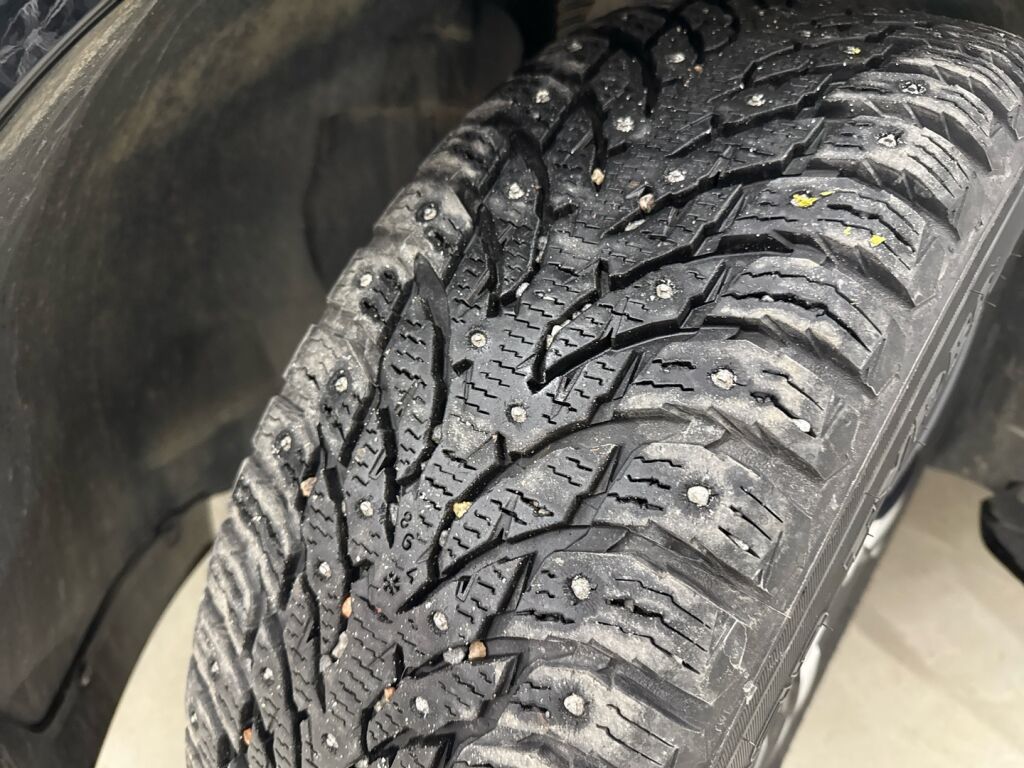 Volvo XC60 2020 Musta