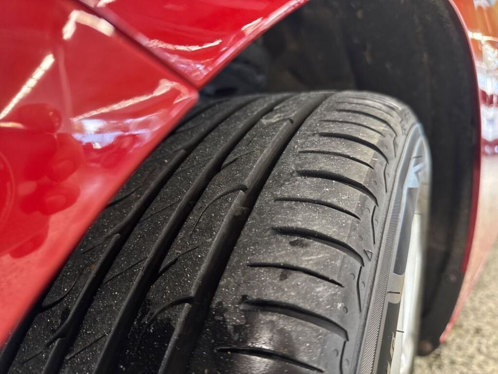 Opel Astra 2020 Metallinhohto Punainen