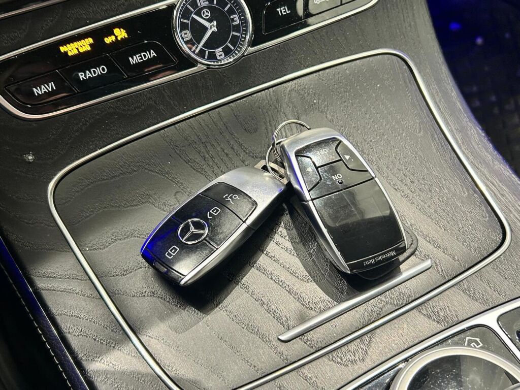 Mercedes-Benz E 2018 Met. Musta