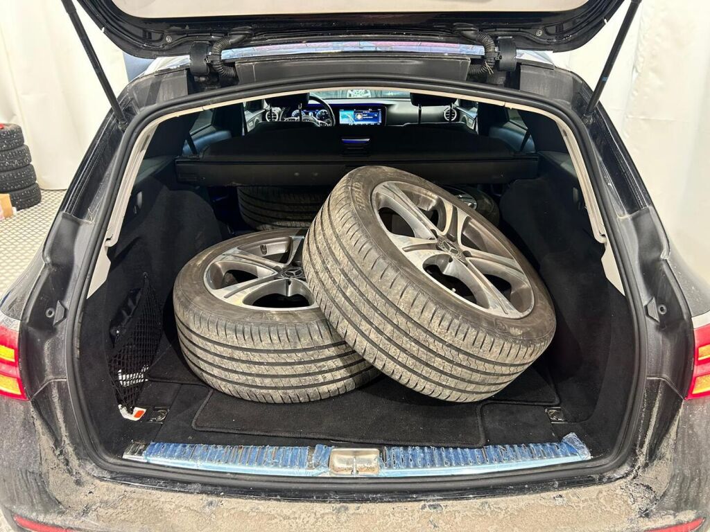 Mercedes-Benz E 2018 Met. Musta