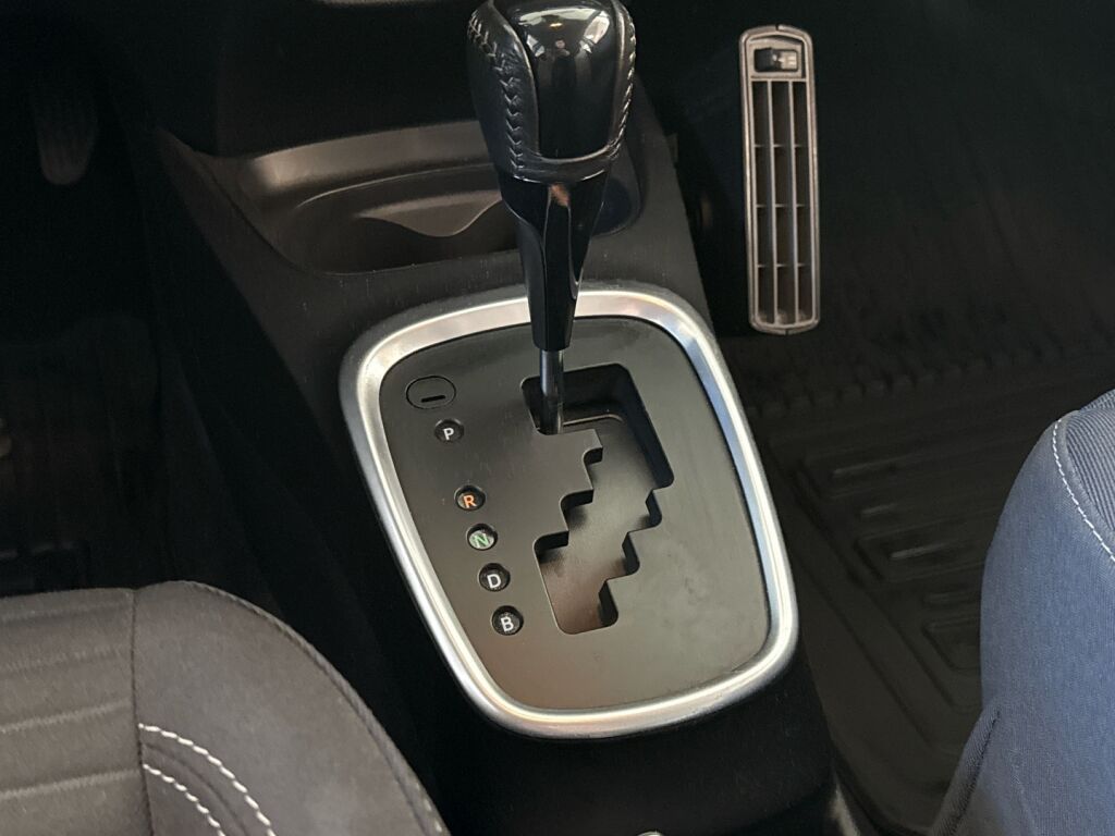 Toyota Yaris 2020 Punainen