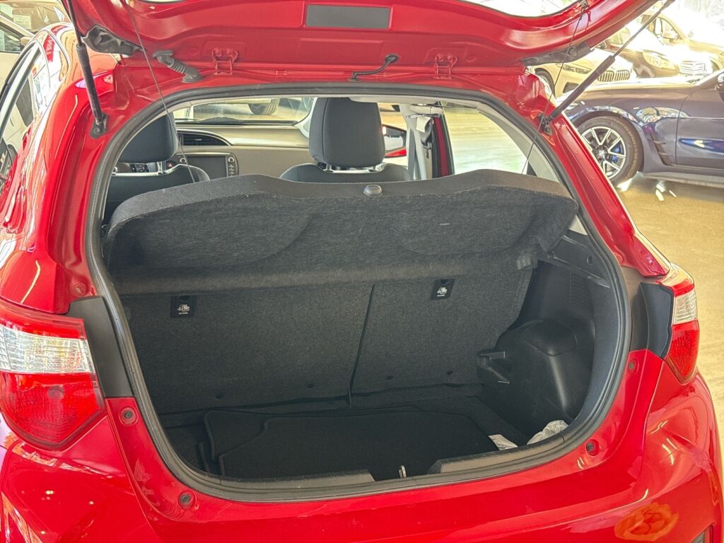 Toyota Yaris 2020 Punainen