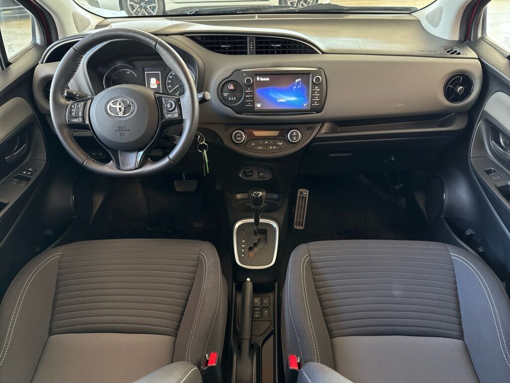 Toyota Yaris 2020 Punainen