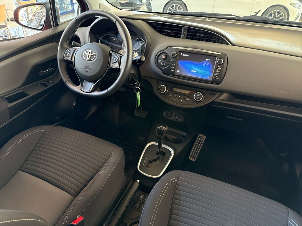 Toyota Yaris 2020 Punainen