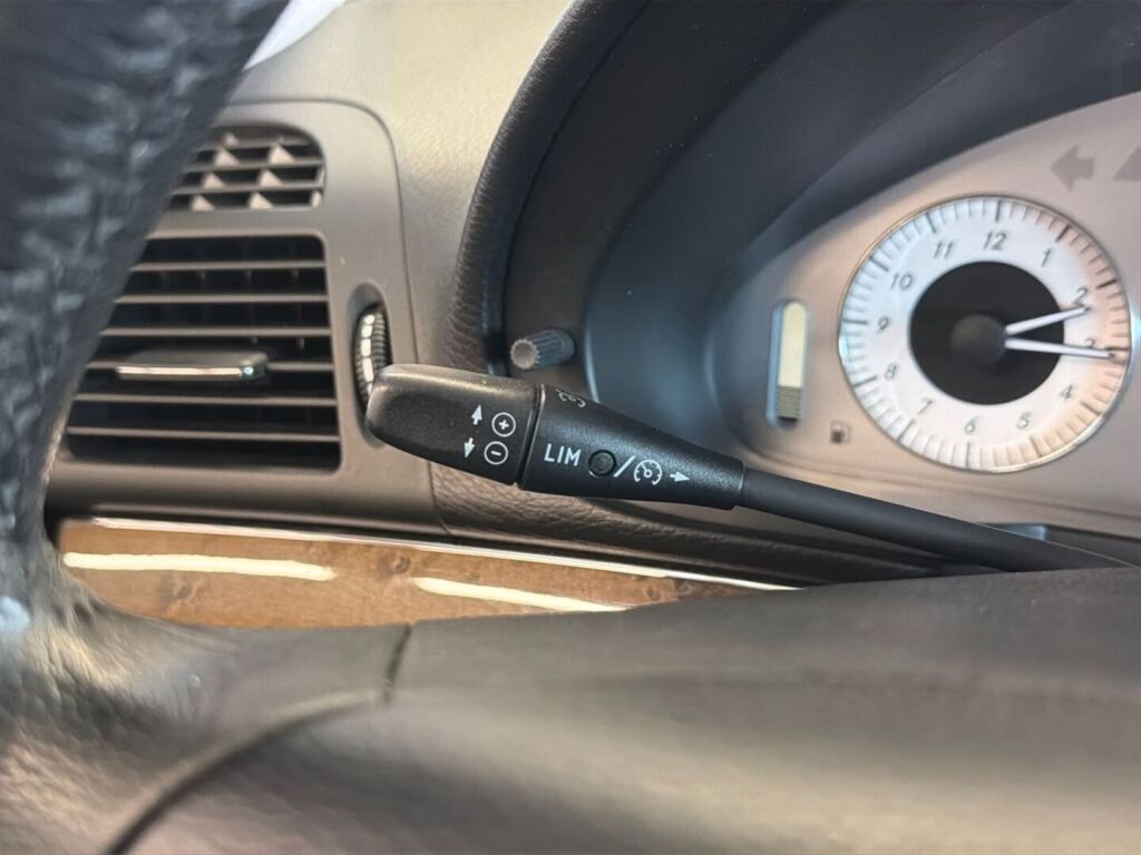 Mercedes-Benz E 2009 Musta