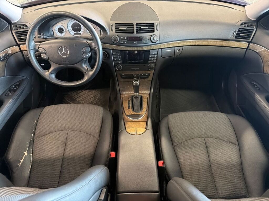 Mercedes-Benz E 2009 Musta