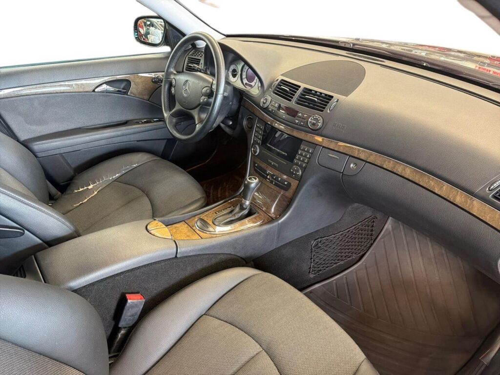 Mercedes-Benz E 2009 Musta