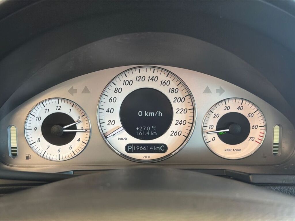 Mercedes-Benz E 2009 Musta