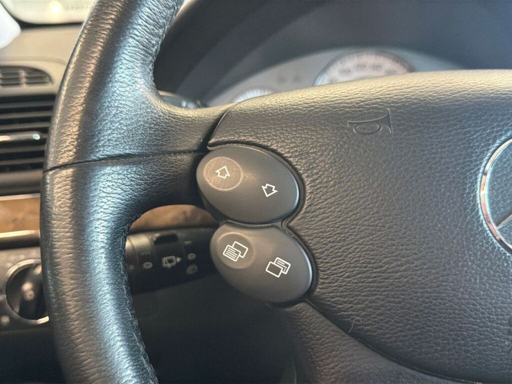 Mercedes-Benz E 2009 Musta