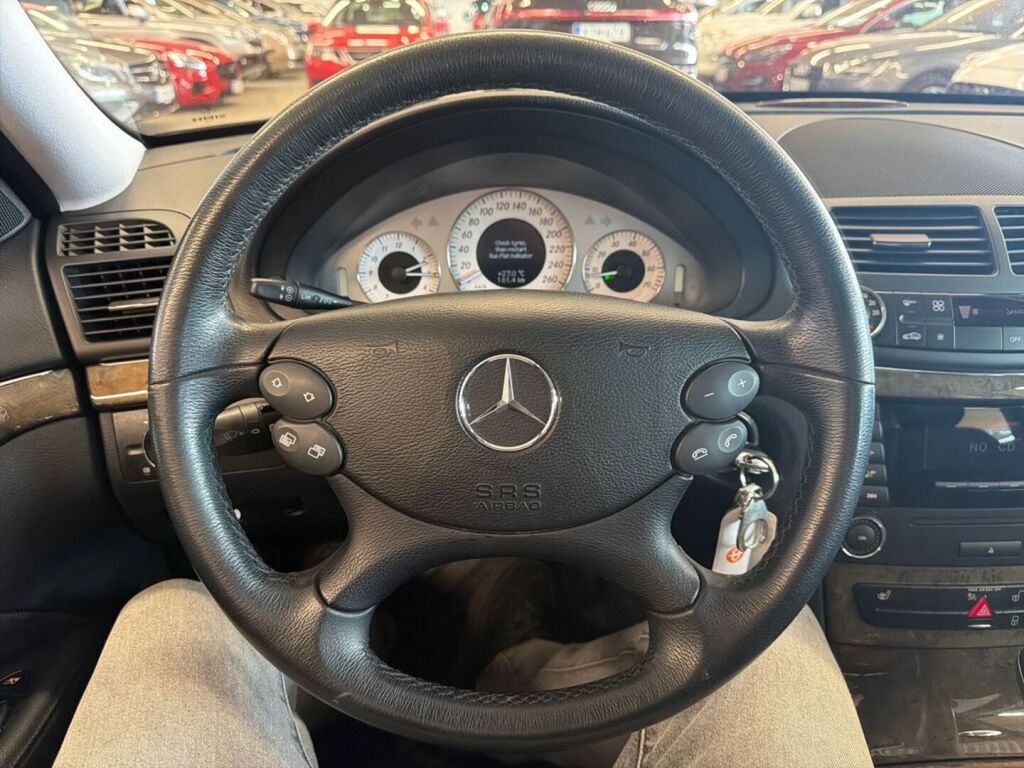 Mercedes-Benz E 2009 Musta