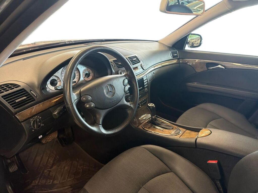 Mercedes-Benz E 2009 Musta