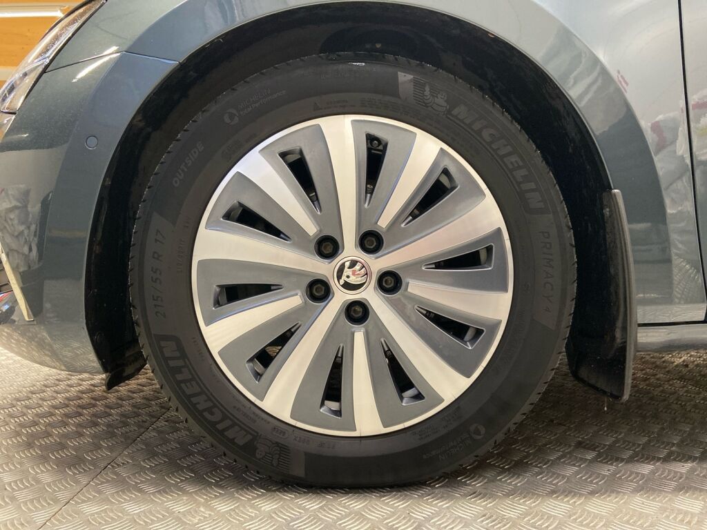 Skoda Superb 2020 Harmaa