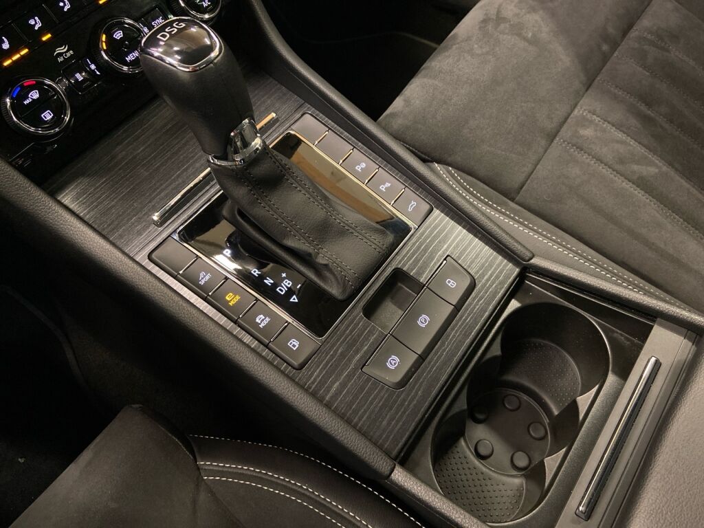 Skoda Superb 2020 Harmaa