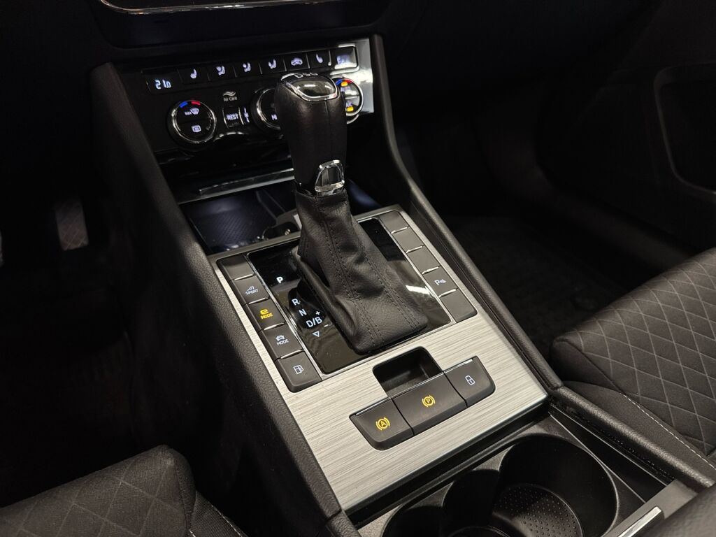 Skoda Superb 2020 Valkoinen