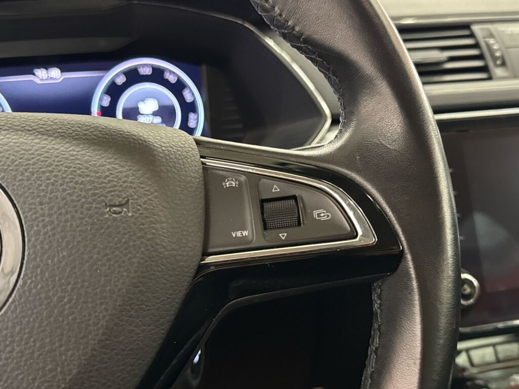 Skoda Superb 2020 Valkoinen