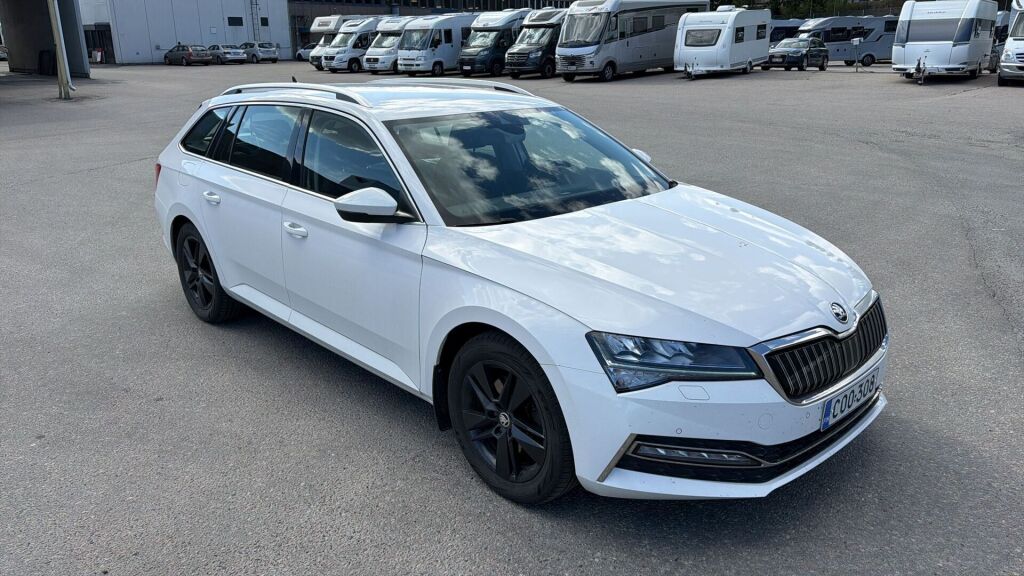 Skoda Superb 2020 Valkoinen