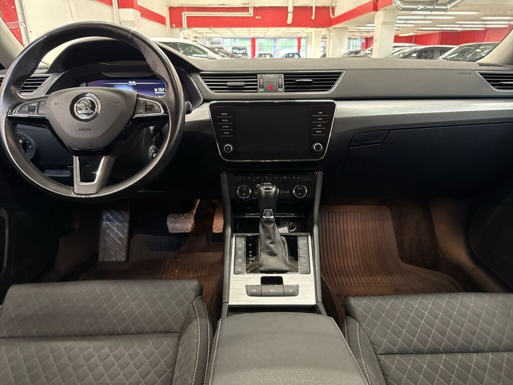 Skoda Superb 2020 Valkoinen