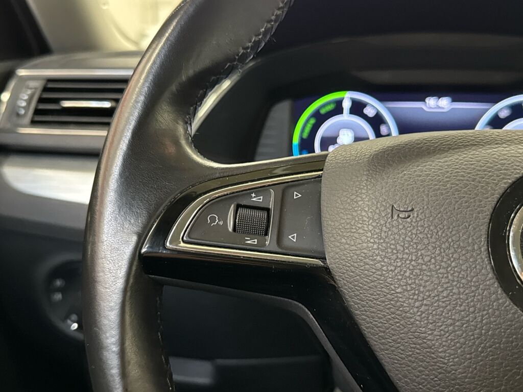 Skoda Superb 2020 Valkoinen