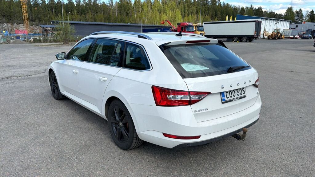 Skoda Superb 2020 Valkoinen
