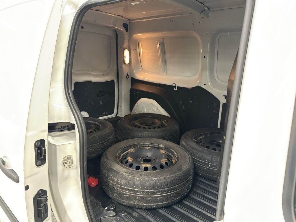 Nissan NV250 2020 Valkoinen