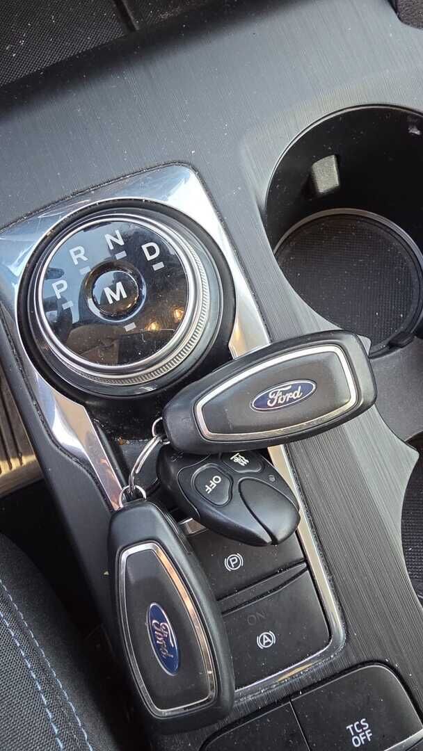 Ford Focus 2020 Metallinhohto Musta (Agate Black Metallic)