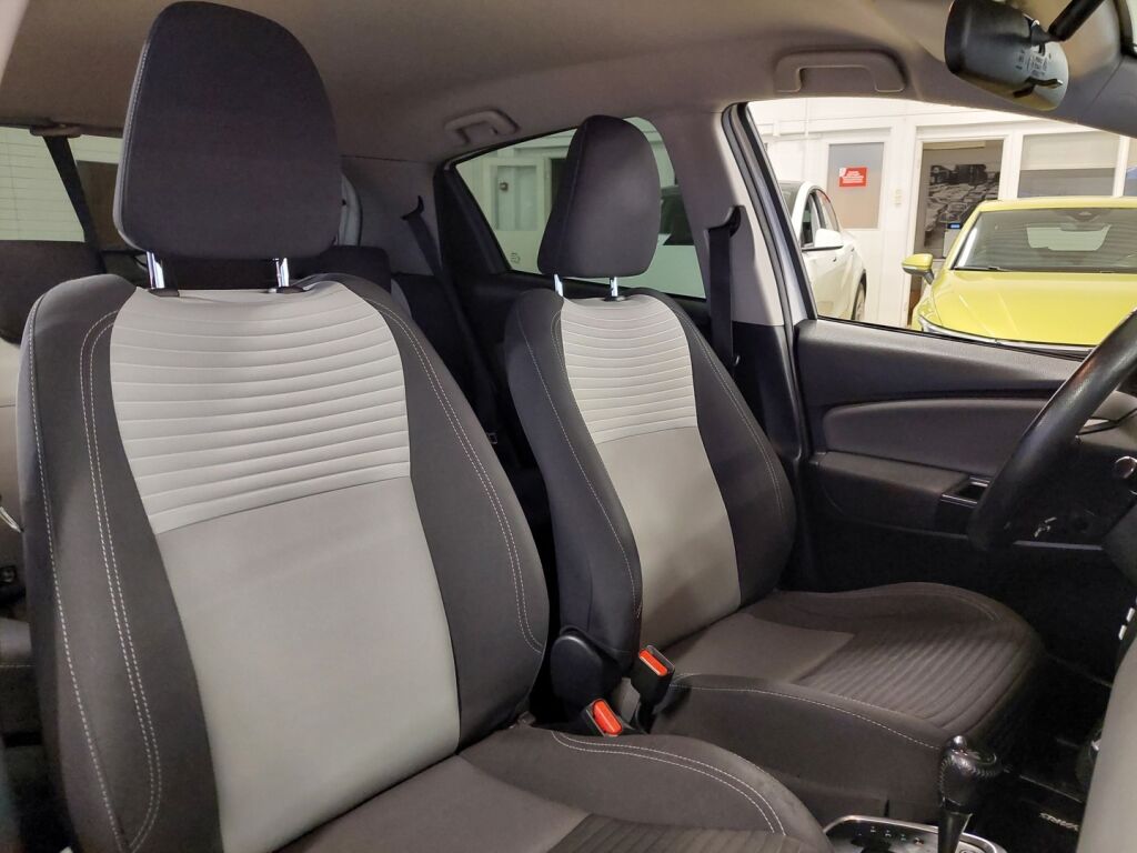 Toyota Yaris 2020 Valkoinen