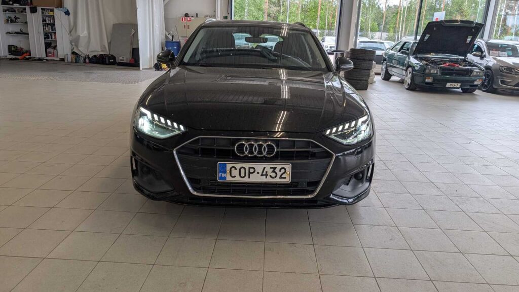 Audi A4 2020 Musta