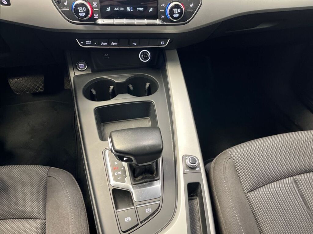 Audi A4 2020 Musta