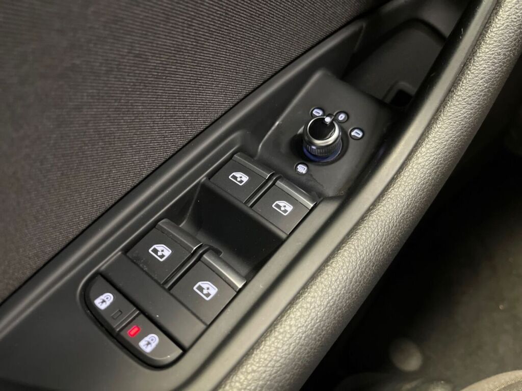 Audi A4 2020 Musta
