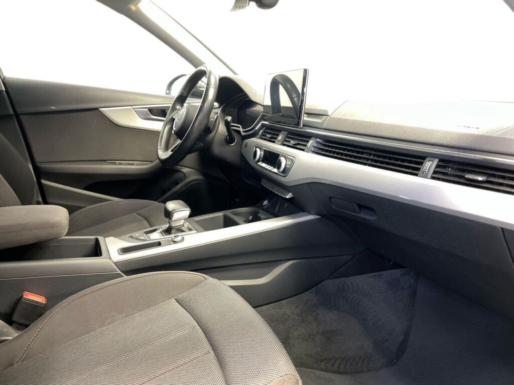 Audi A4 2020 Musta