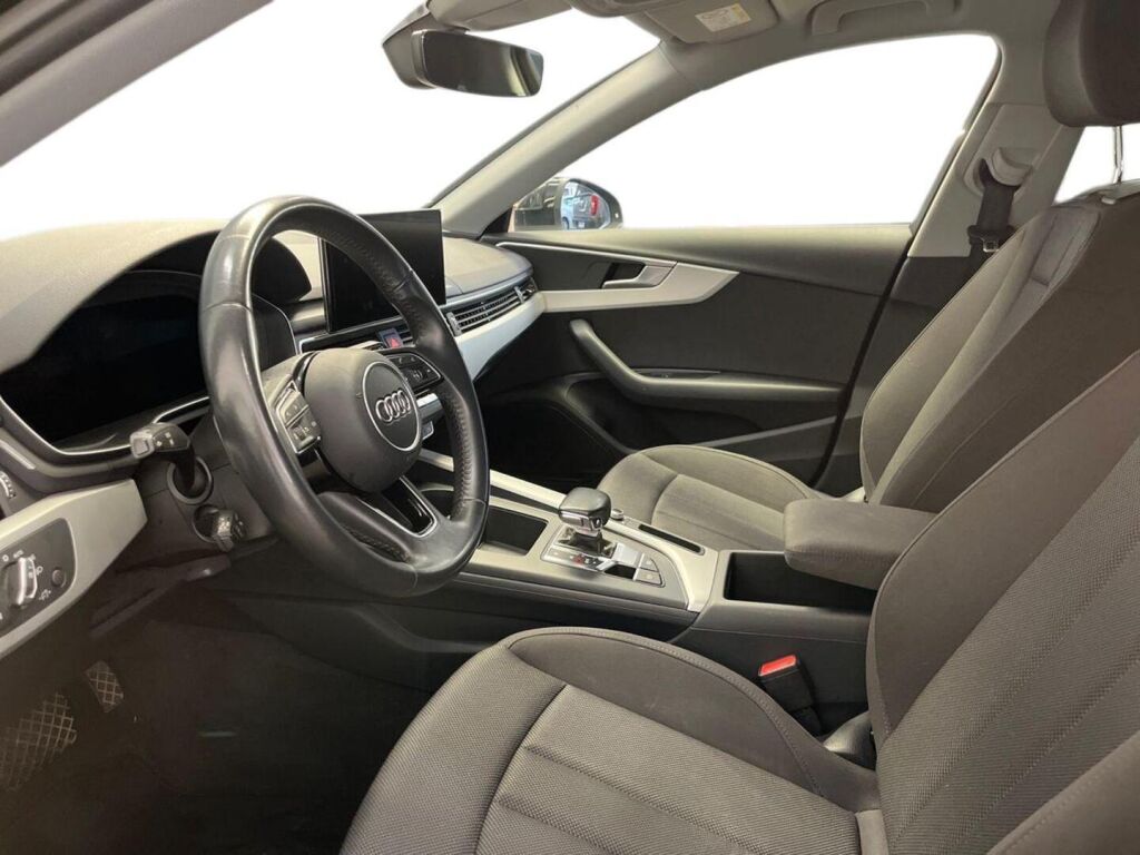 Audi A4 2020 Musta