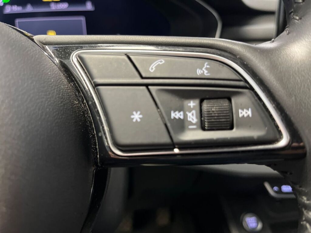 Audi A4 2020 Musta