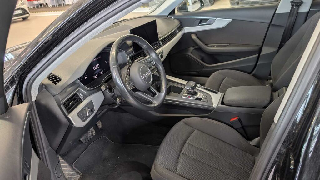 Audi A4 2020 Musta