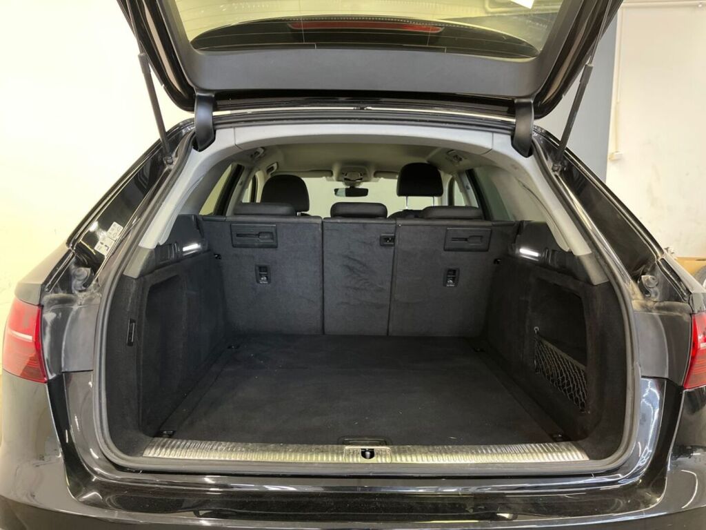 Audi A4 2020 Musta