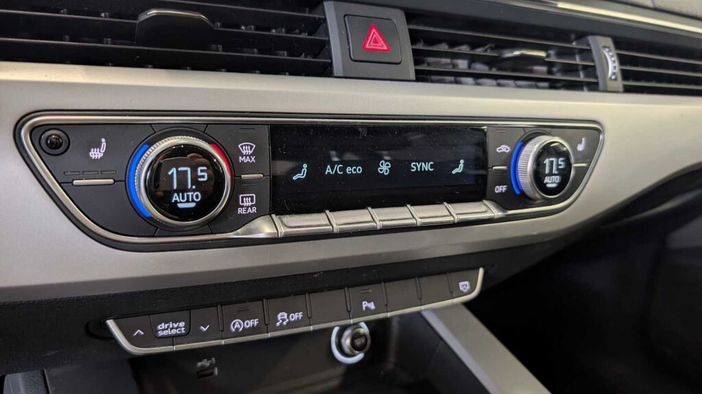 Audi A4 2020 Musta