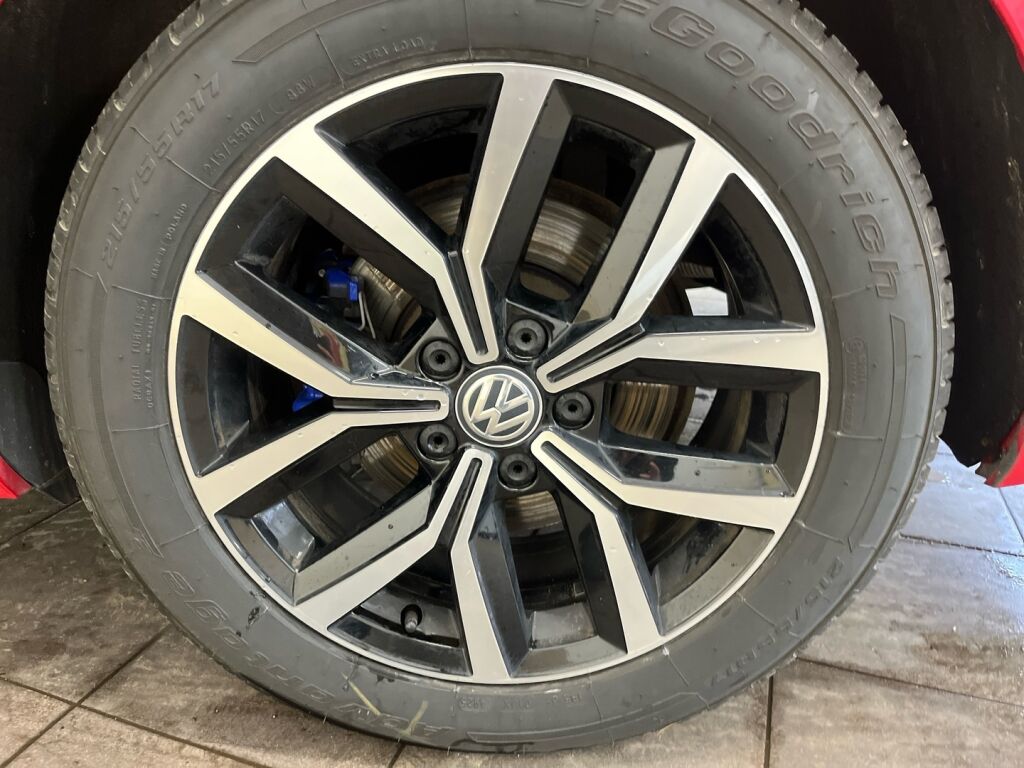 Volkswagen Passat 2020 Punainen