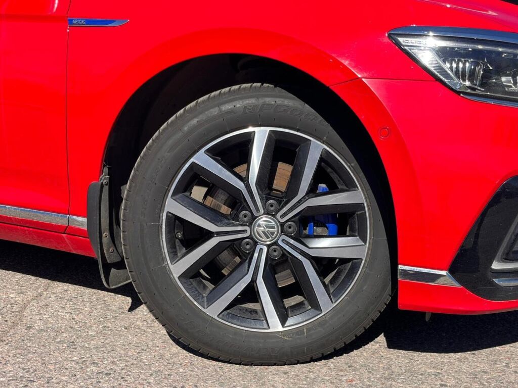 Volkswagen Passat 2020 Punainen