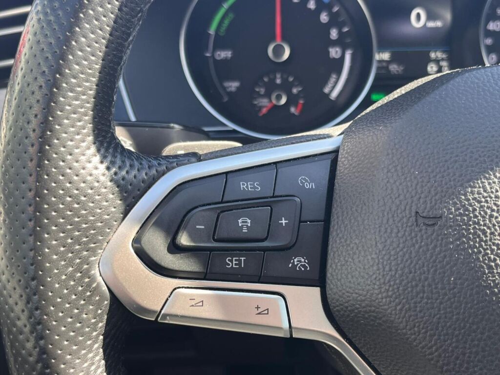 Volkswagen Passat 2020 Punainen