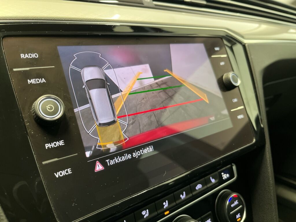 Volkswagen Passat 2020 Punainen