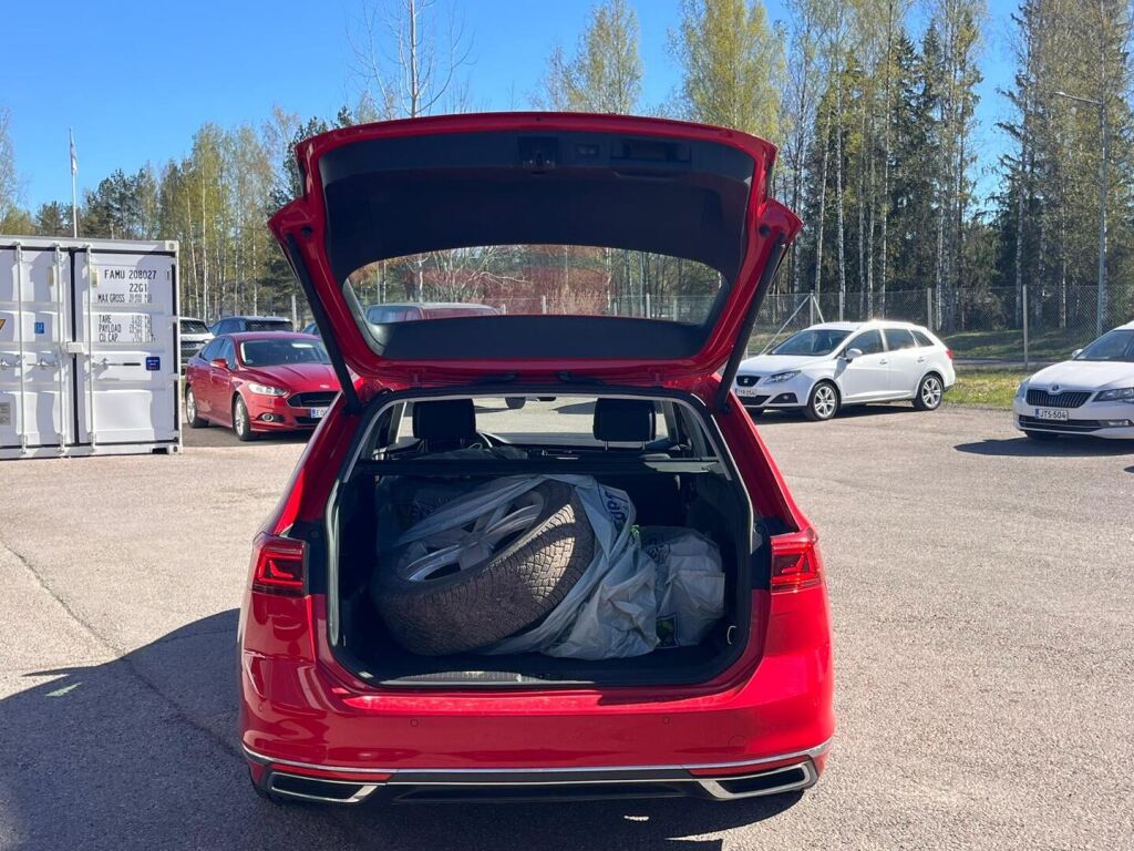 Volkswagen Passat 2020 Punainen