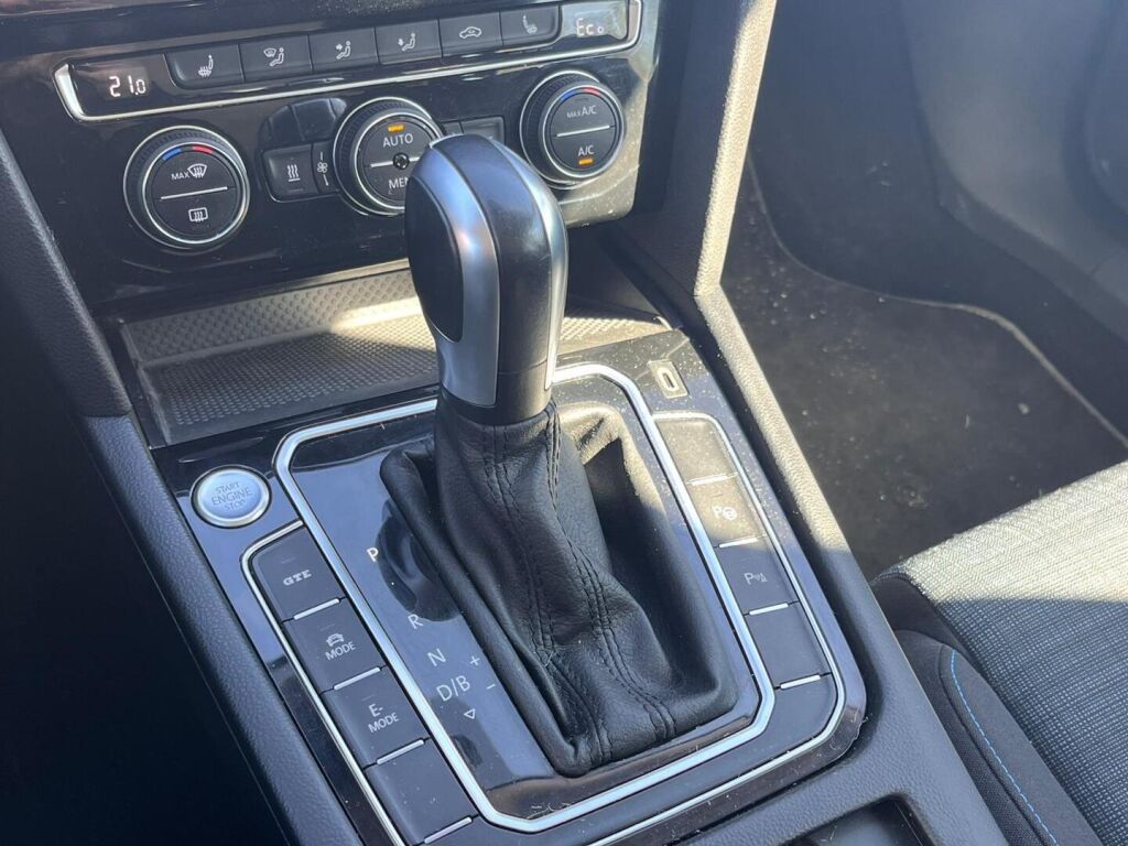 Volkswagen Passat 2020 Punainen