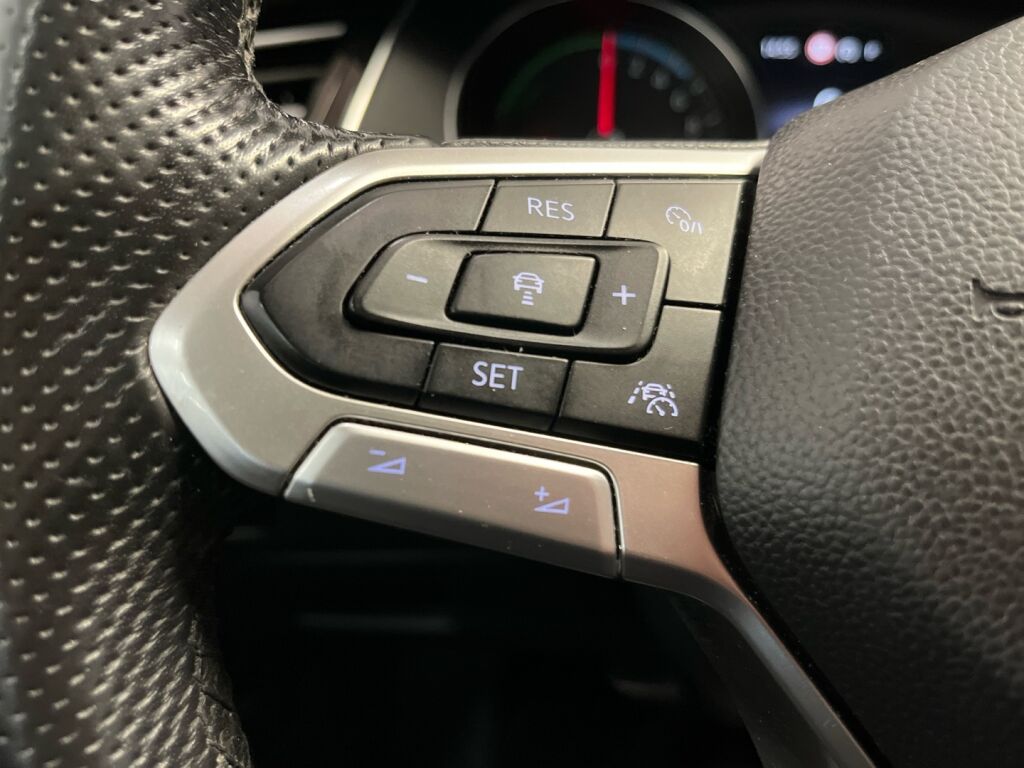 Volkswagen Passat 2020 Punainen