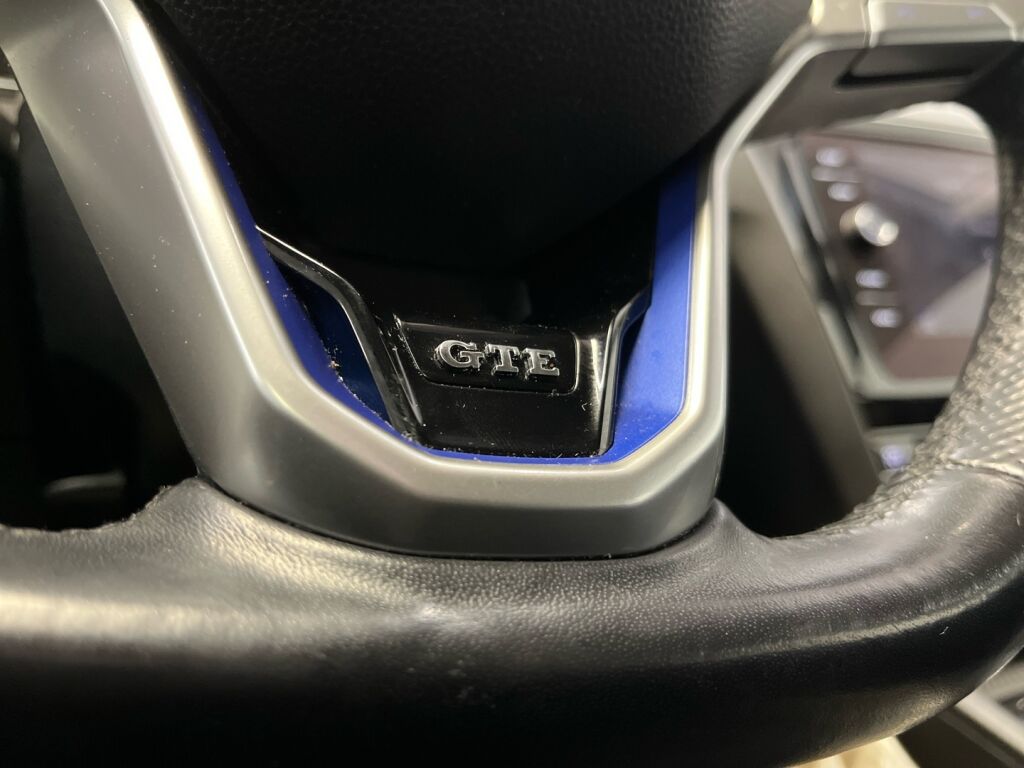 Volkswagen Passat 2020 Punainen